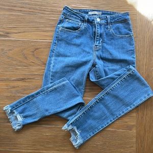 Levi’s 721 High Rise Skinny frayed hem